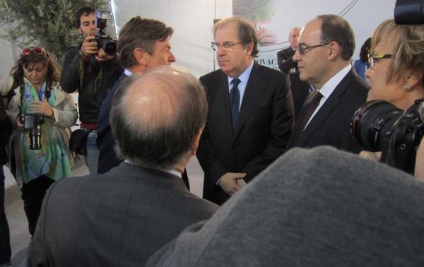 Juan Vicente Herrera ha inaugurado la central de biomasa en L,OREAL.